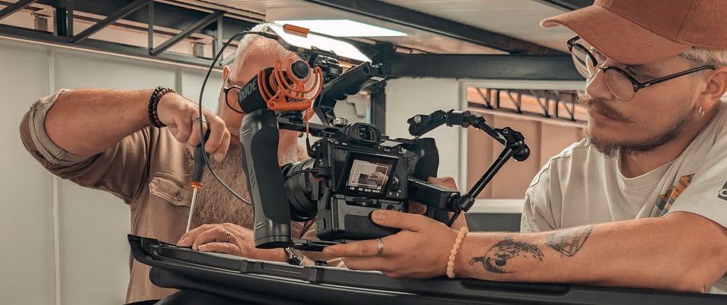 Adam Audoin lors de la préparation d’un tournage vidéo