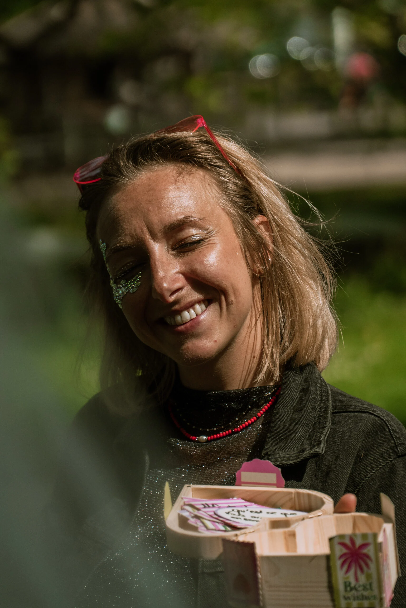 Portrait souriant pendant un EVJF